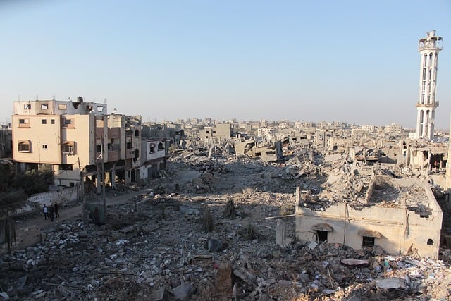 Edifici distrutti dai bombardamenti a Gaza